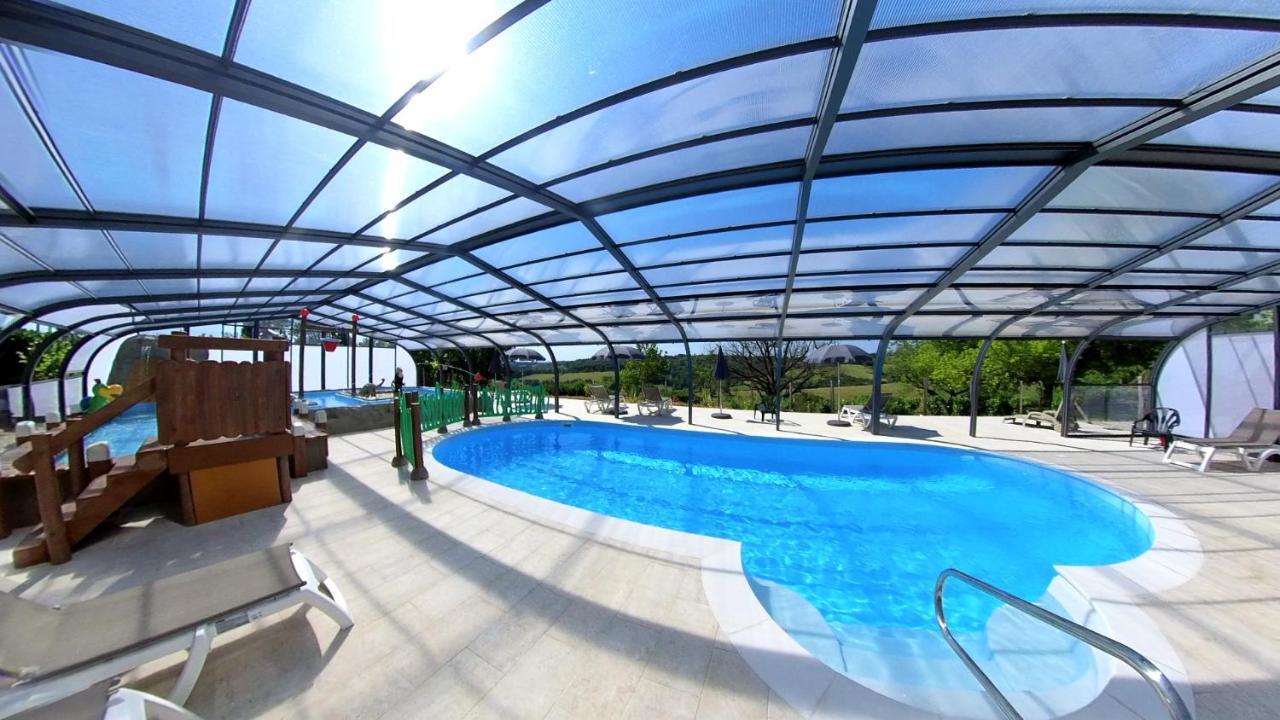 Camping Les Terrasses De Dordogne Rouffignac Saint-Cernin Exterior foto