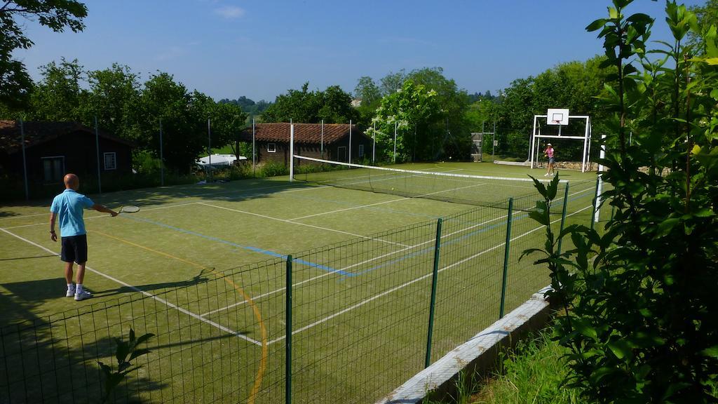 Camping Les Terrasses De Dordogne Rouffignac Saint-Cernin Exterior foto