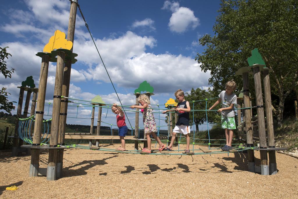 Camping Les Terrasses De Dordogne Rouffignac Saint-Cernin Exterior foto